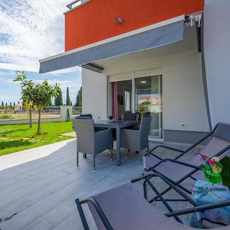Sofia House With Apartment Умаг Екстериор снимка