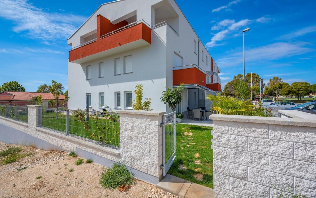 Sofia House With Apartment Умаг Екстериор снимка