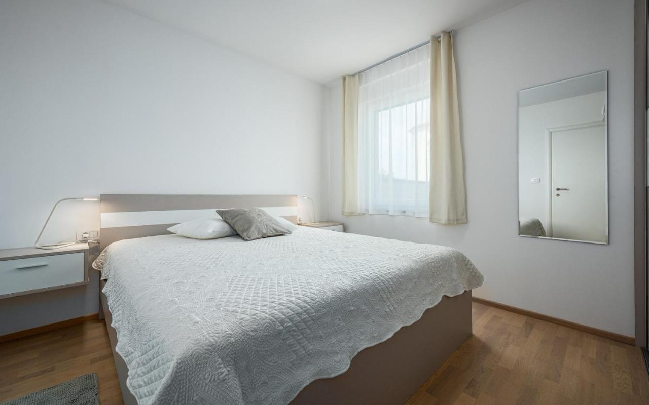 Sofia House With Apartment Умаг Екстериор снимка
