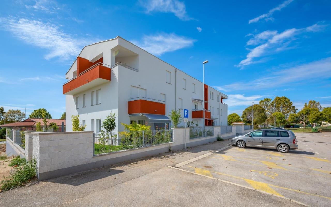 Sofia House With Apartment Умаг Екстериор снимка