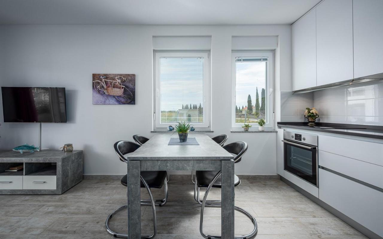 Sofia House With Apartment Умаг Екстериор снимка
